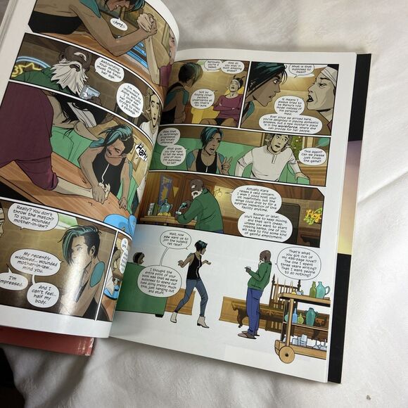 Saga Books 1 - 4 Brian K. Vaughan Fiona Staples Graphic Novel Comic - Picture 11 of 16